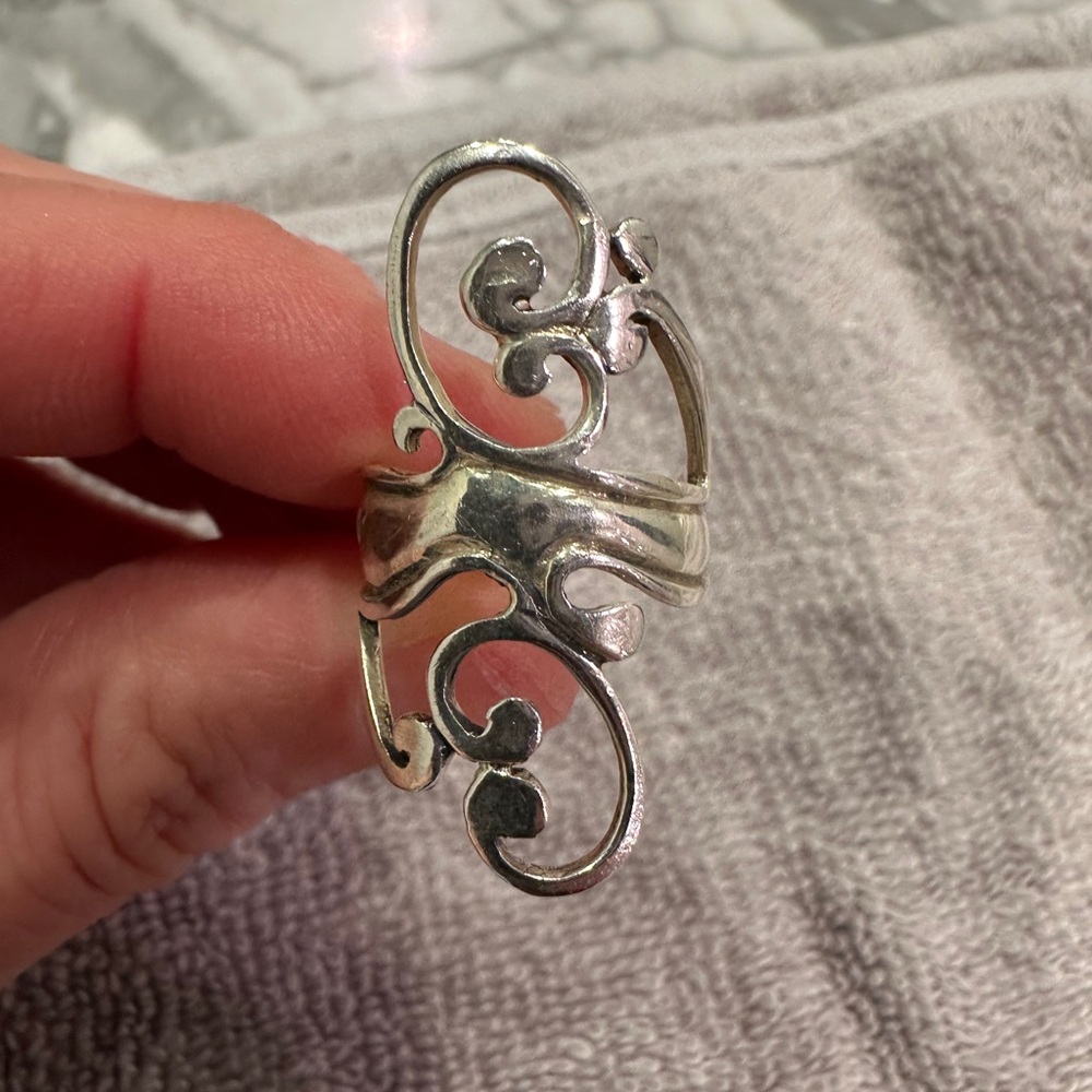 Sterling Silver Swirl Ring in Size 6